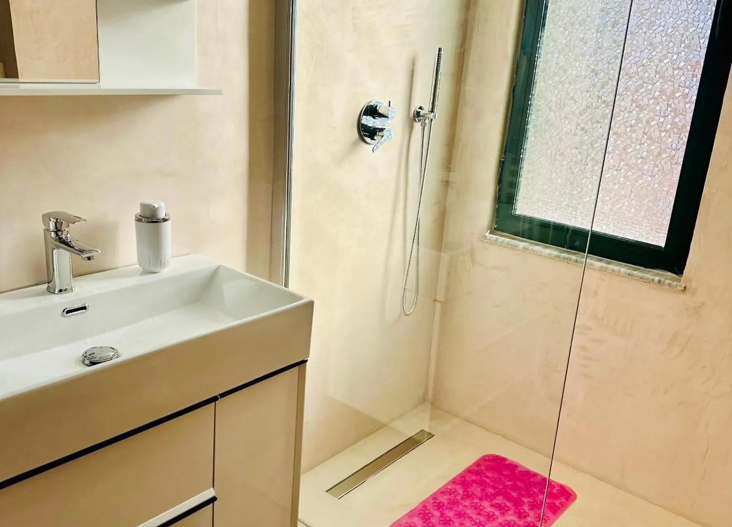 Sunny Apartment Tirana