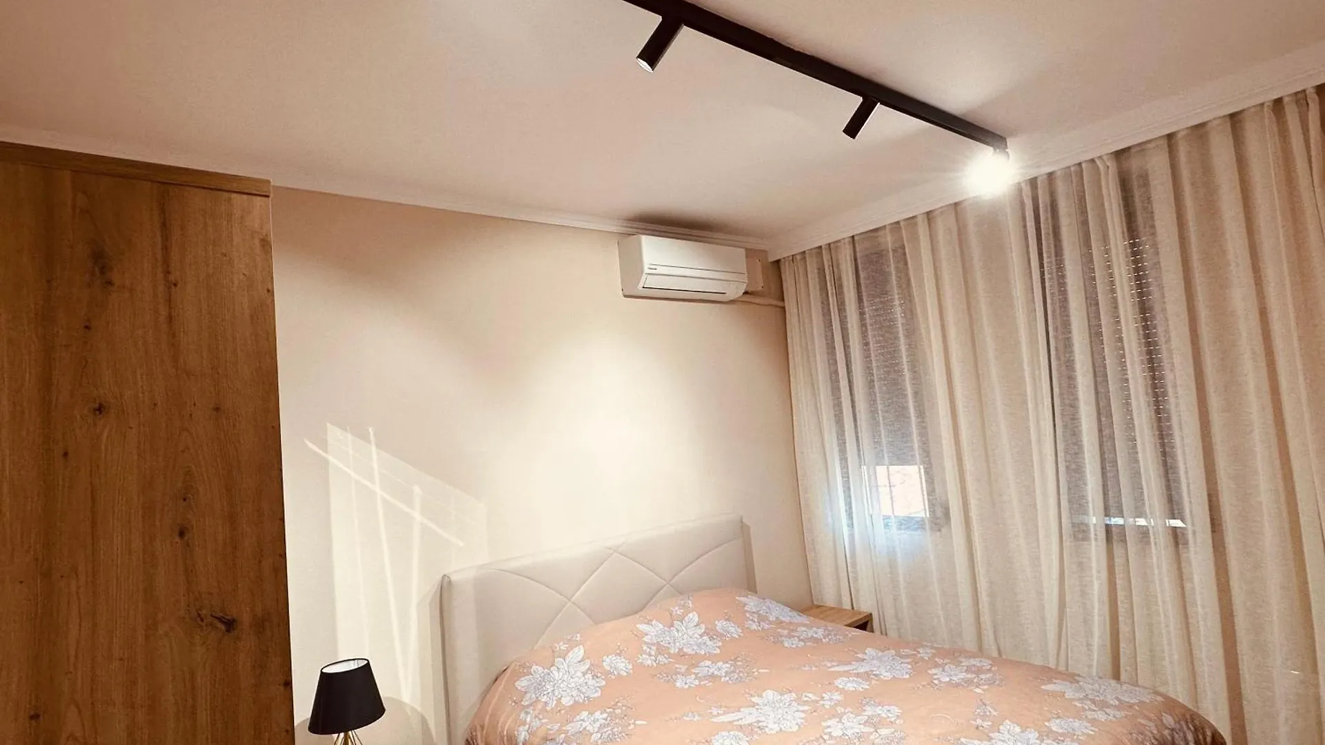 Sunny Apartment Tirana 0*,  Albania